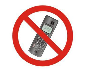 Zme "Ar mobilo telefonu aizliegts"